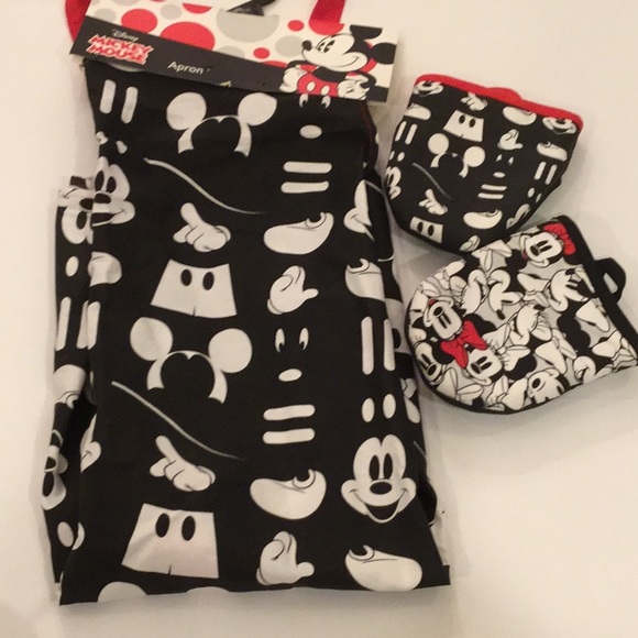 NEW Disney Mickey Mouse apron and mini mitts - Picture 2 of 8